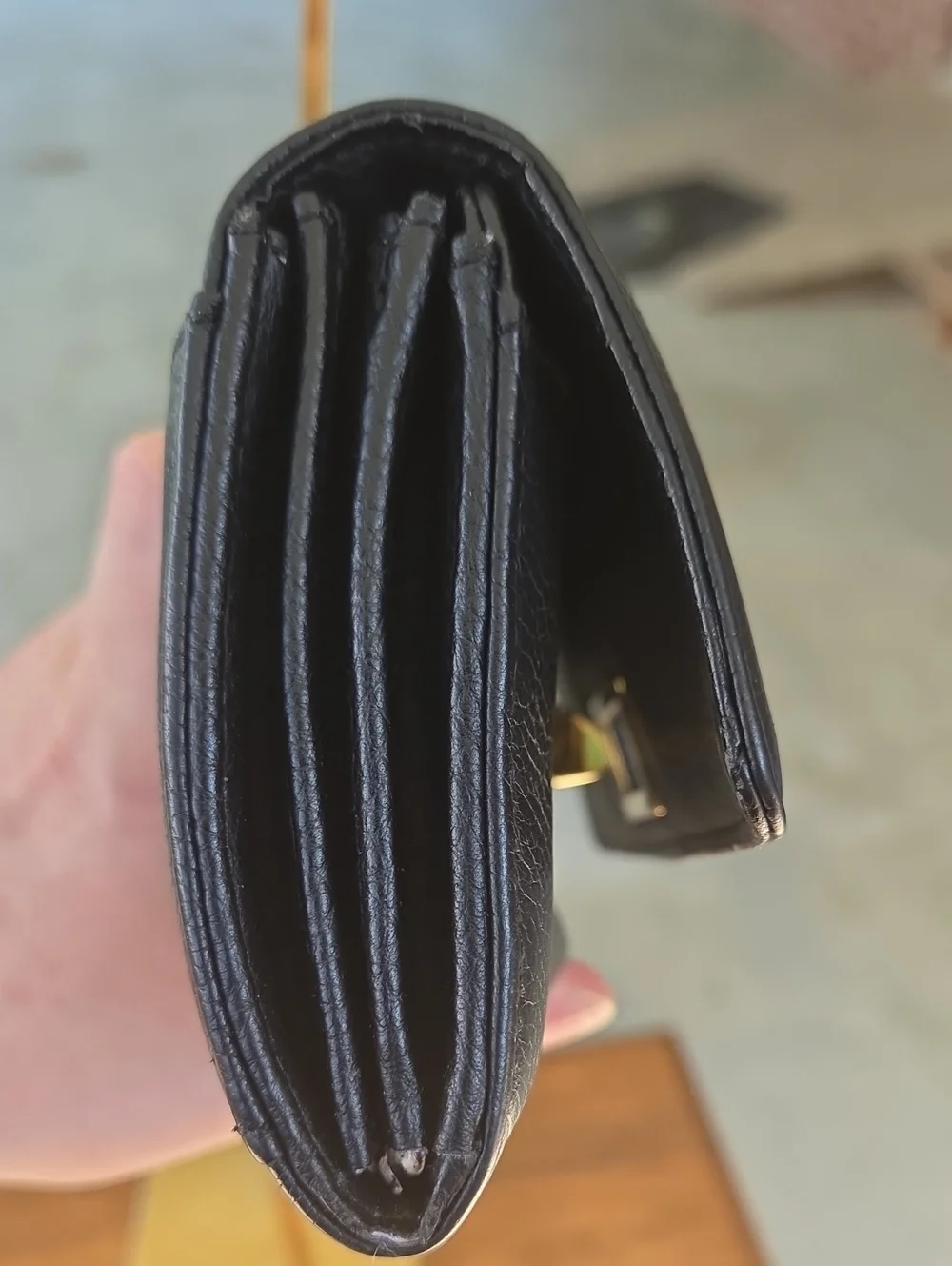Tignanello Turnlock Black Leather Wallet $100 Retail GUC